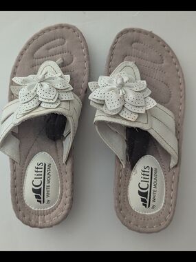 Cliffs by White Mountain White Floral Slide Sandals